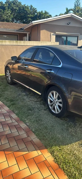 2010 Lexus ES 5th Gen - Image 4 of 11