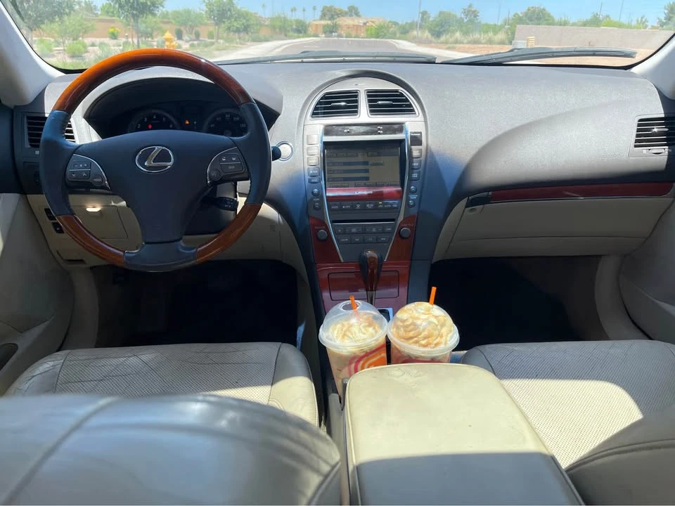 2010 Lexus ES 5th Gen - Image 11 of 17