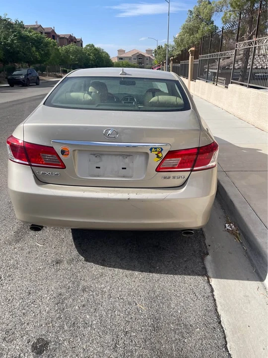 2010 Lexus ES 5th Gen - Image 2 of 5