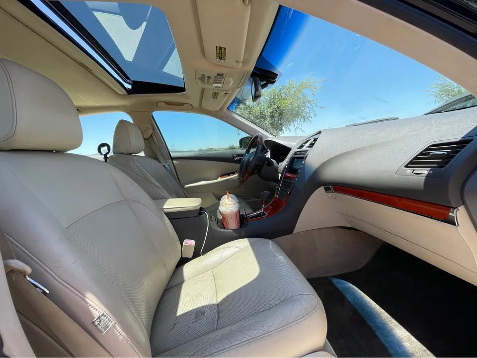 2010 Lexus ES 5th Gen - Image 8 of 17