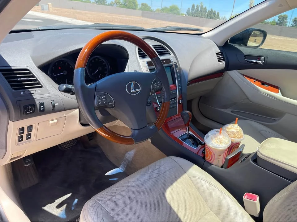 2010 Lexus ES 5th Gen - Image 12 of 17
