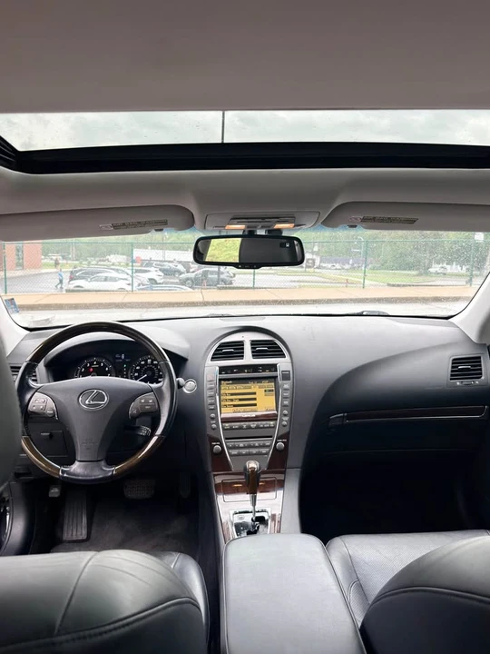 2010 Lexus ES 5th Gen - Image 10 of 18