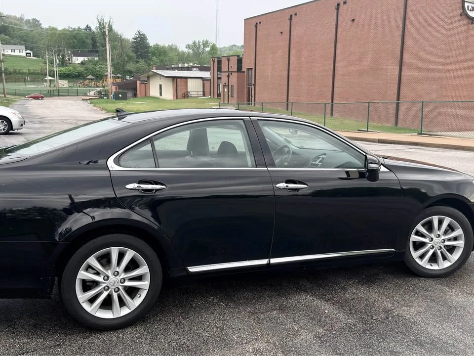 2010 Lexus ES 5th Gen - Image 5 of 18