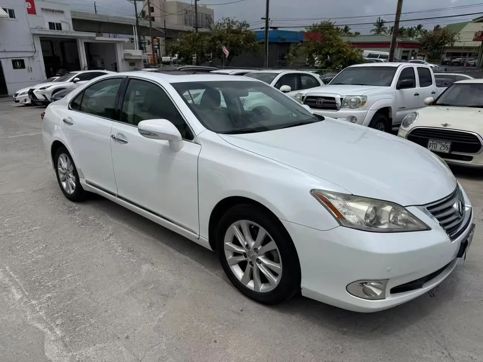 2010 Lexus ES 5th Gen - Image 5 of 10