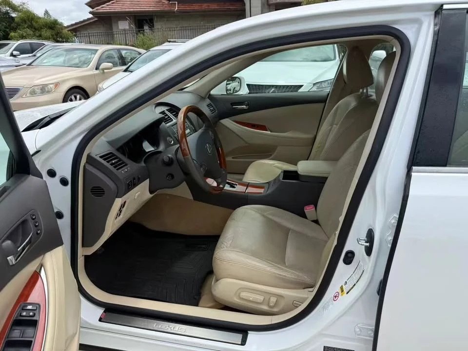2010 Lexus ES 5th Gen - Image 6 of 10