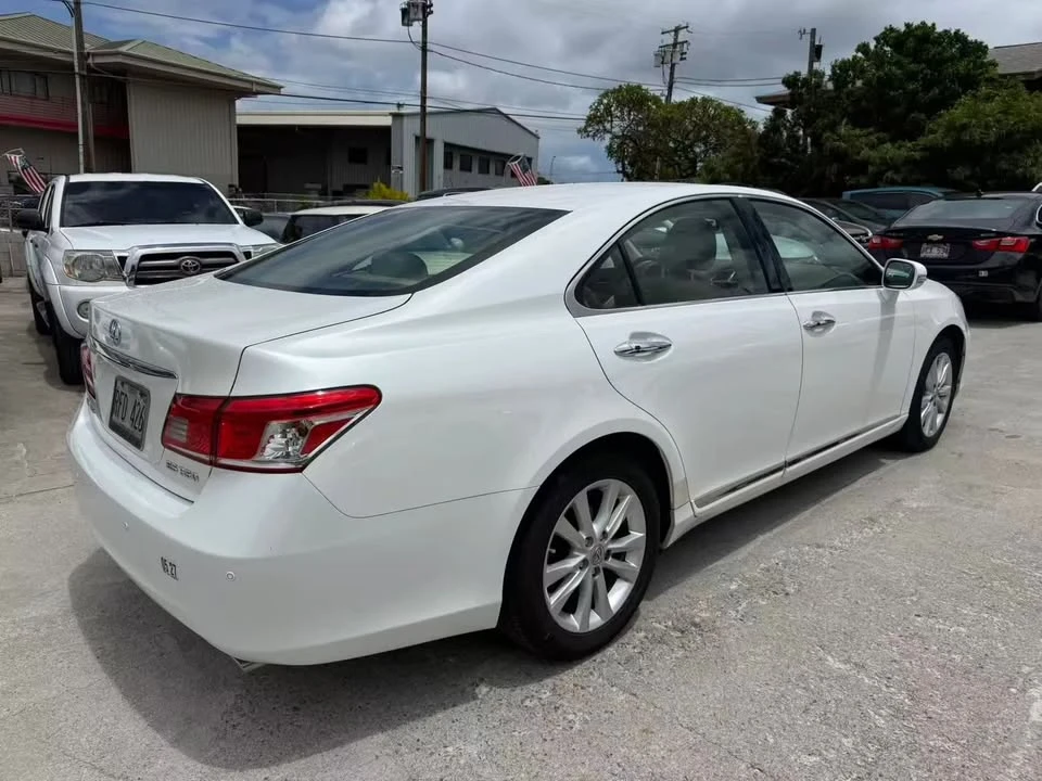 2010 Lexus ES 5th Gen - Image 3 of 10