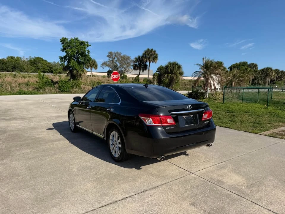 2010 Lexus ES 5th Gen - Image 3 of 14