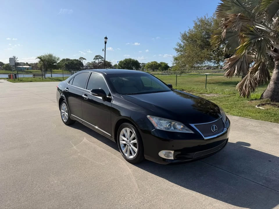 2010 Lexus ES 5th Gen - Image 2 of 14