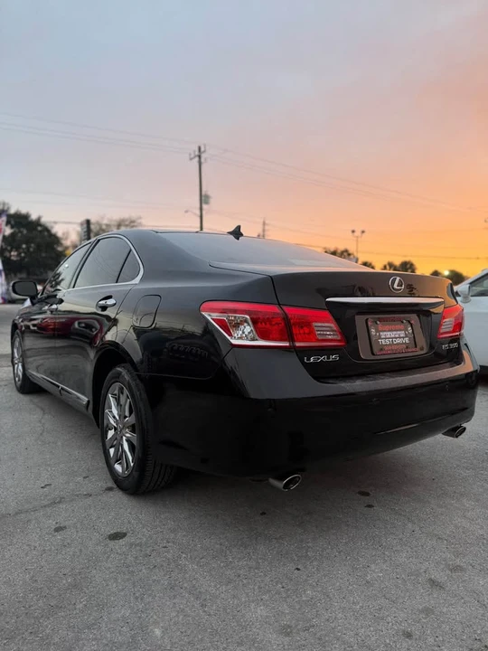 2010 Lexus ES 5th Gen - Image 3 of 19