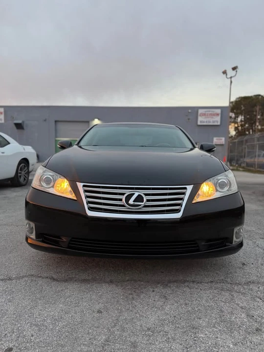 2010 Lexus ES 5th Gen - Image 5 of 19