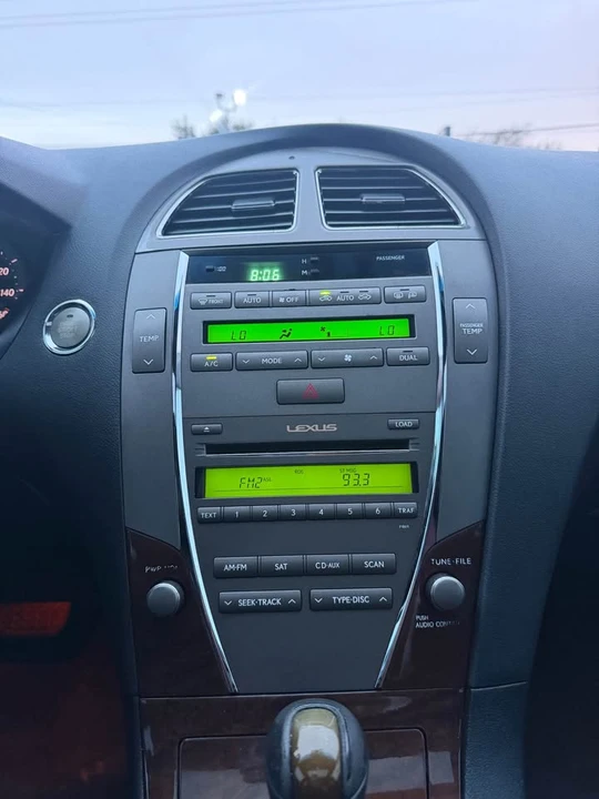 2010 Lexus ES 5th Gen - Image 14 of 19