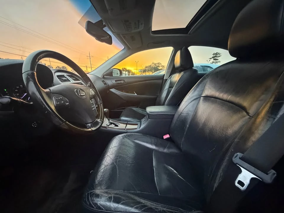 2010 Lexus ES 5th Gen - Image 7 of 19
