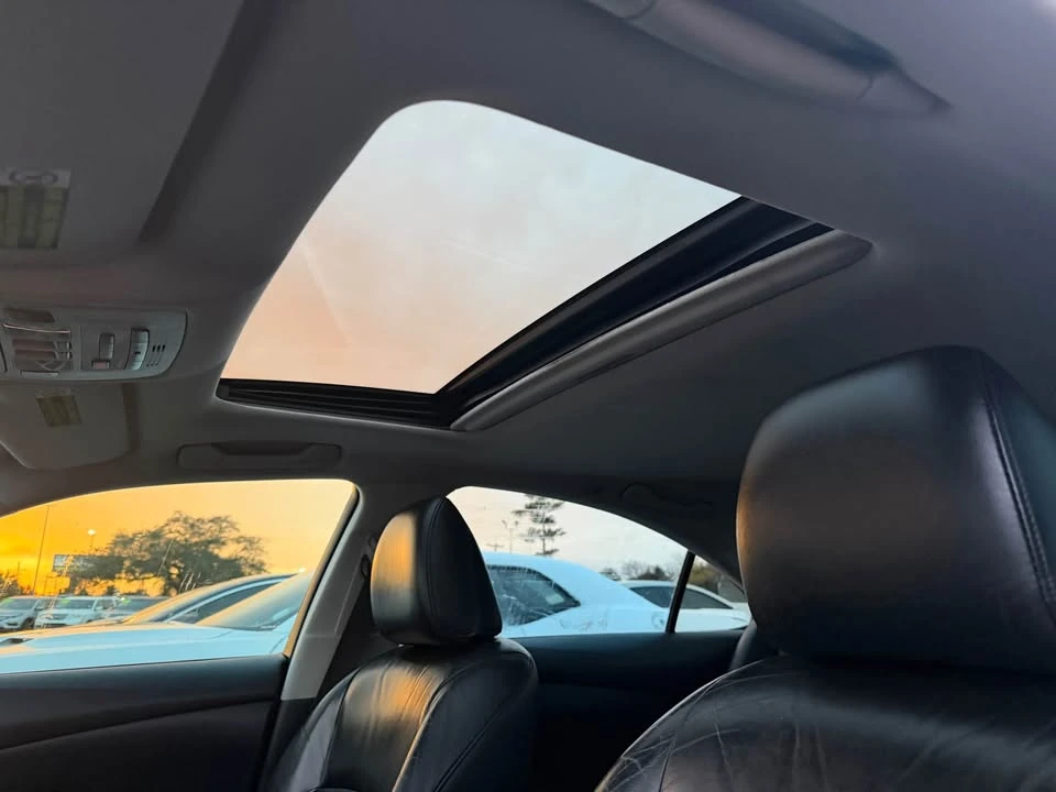 2010 Lexus ES 5th Gen - Image 8 of 19