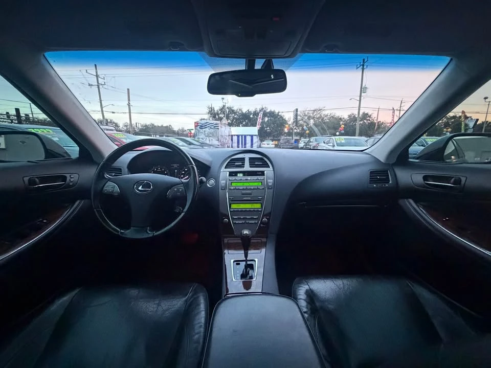 2010 Lexus ES 5th Gen - Image 11 of 19