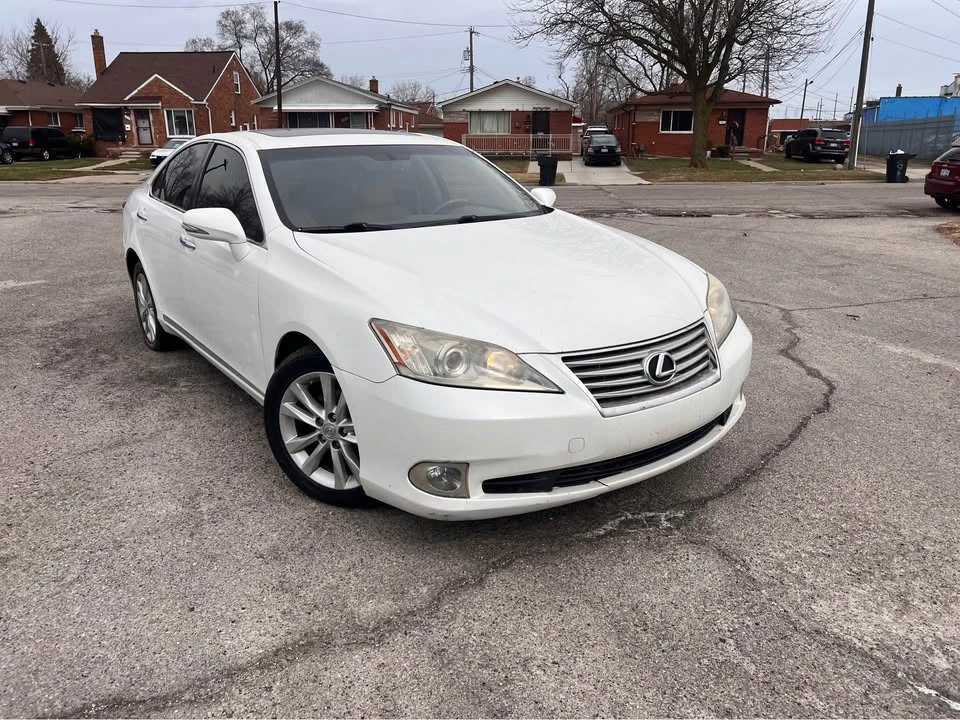 2010 Lexus ES 5th Gen - Image 2 of 9