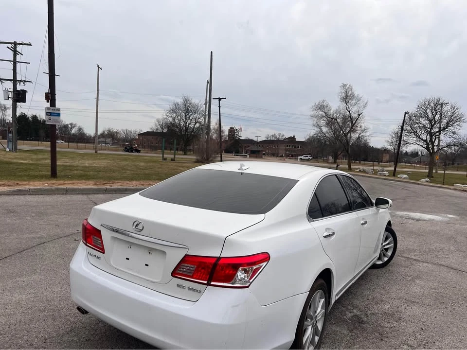 2010 Lexus ES 5th Gen - Image 3 of 9