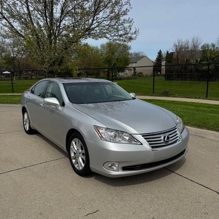 2010 Lexus ES 5th Gen - Image 2 of 19