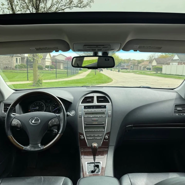 2010 Lexus ES 5th Gen - Image 7 of 19