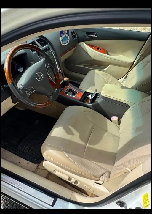 2010 Lexus ES 5th Gen - Image 5 of 10