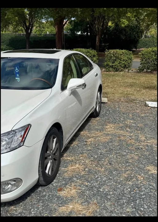 2010 Lexus ES 5th Gen - Image 3 of 10