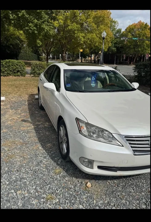 2010 Lexus ES 5th Gen - Image 4 of 10
