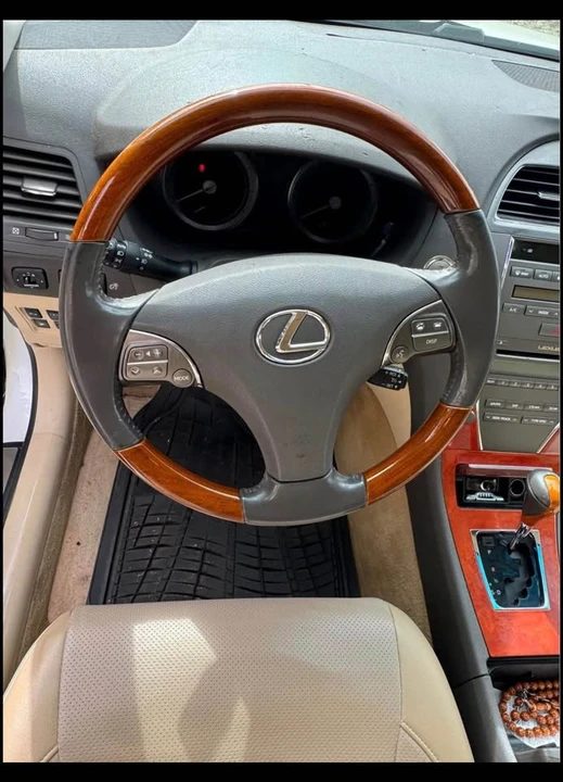2010 Lexus ES 5th Gen - Image 7 of 10