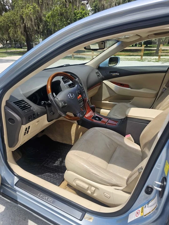 2010 Lexus ES 4th Gen - Image 7 of 12