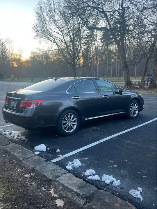 2010 Lexus ES 5th Gen - Image 3 of 14