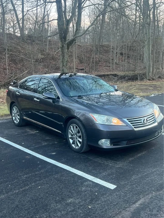 2010 Lexus ES 5th Gen - Image 2 of 14