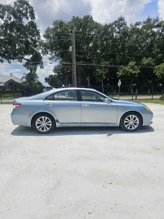 2010 Lexus ES 4th Gen - Image 2 of 12