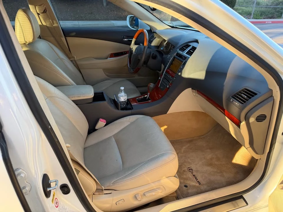 2010 Lexus ES 5th Gen - Image 11 of 14