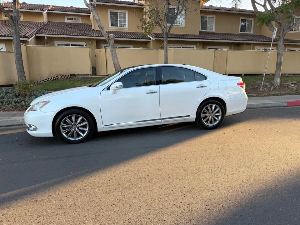 2010 Lexus ES 5th Gen - Image 4 of 14