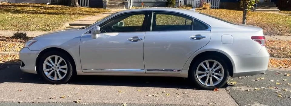 2010 Lexus ES 5th Gen - Image 2 of 5