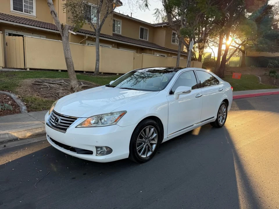 2010 Lexus ES 5th Gen - Image 2 of 14