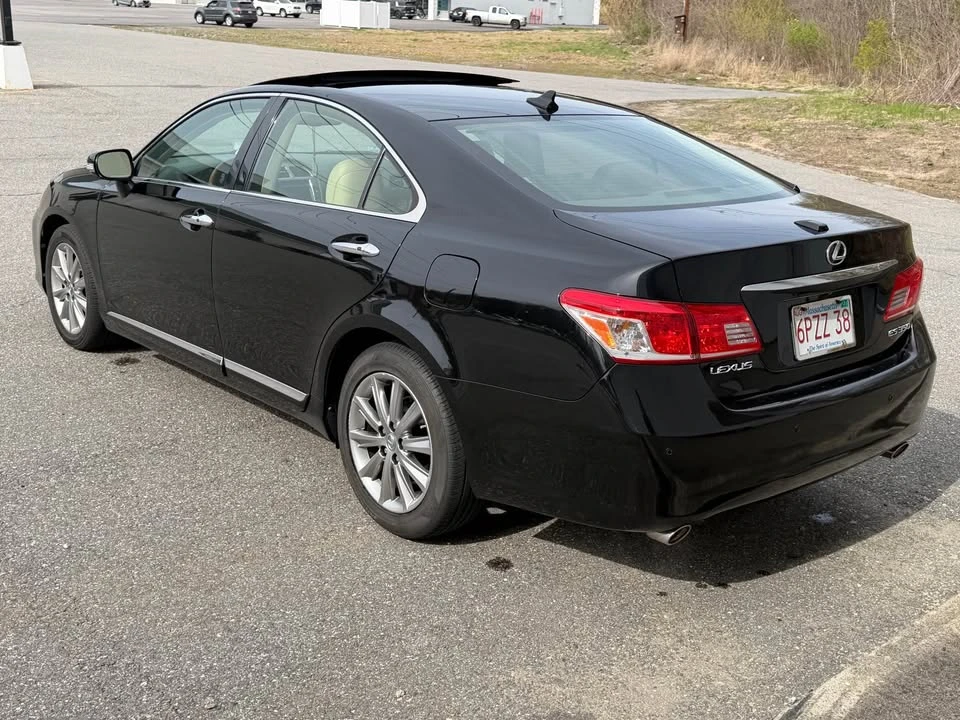 2010 Lexus ES 5th Gen - Image 3 of 7