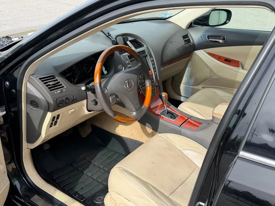 2010 Lexus ES 5th Gen - Image 5 of 7