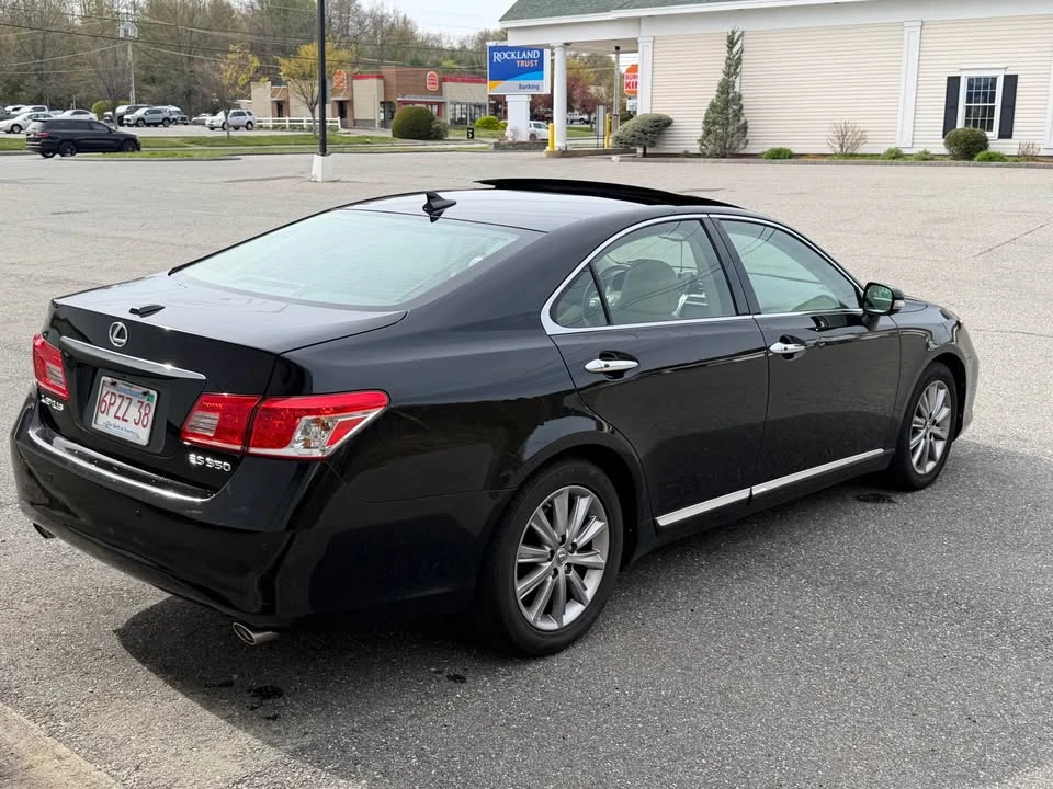 2010 Lexus ES 5th Gen - Image 2 of 7