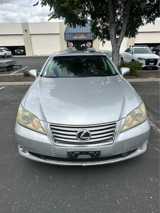 2010 Lexus ES 5th Gen - Image 2 of 11