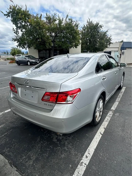 2010 Lexus ES 5th Gen - Image 4 of 11
