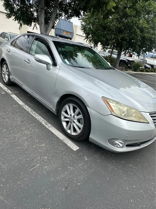 2010 Lexus ES 5th Gen - Image 3 of 11