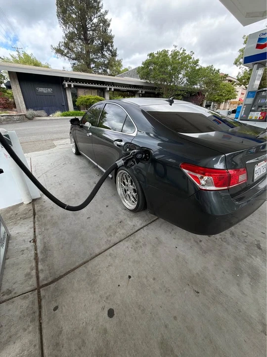 2010 Lexus ES 5th Gen - Image 4 of 6