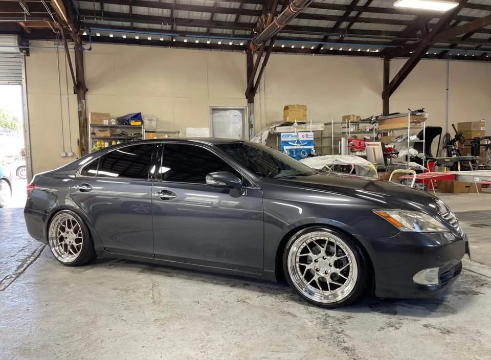 2010 Lexus ES 5th Gen - Image 5 of 6