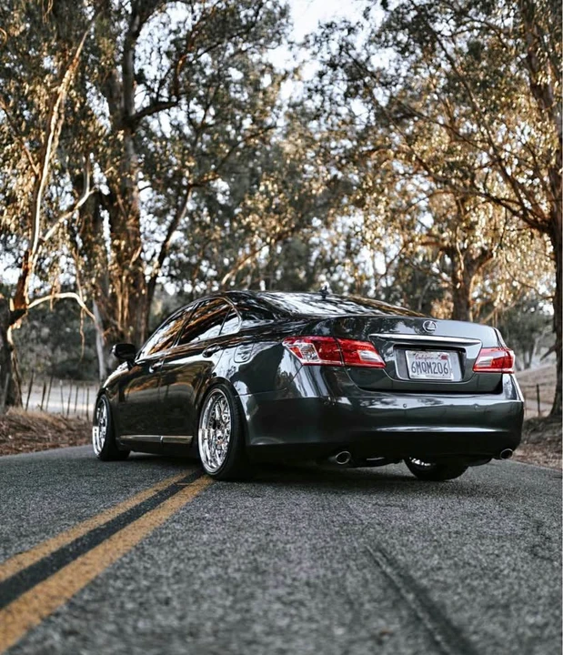 2010 Lexus ES 5th Gen - Image 6 of 6