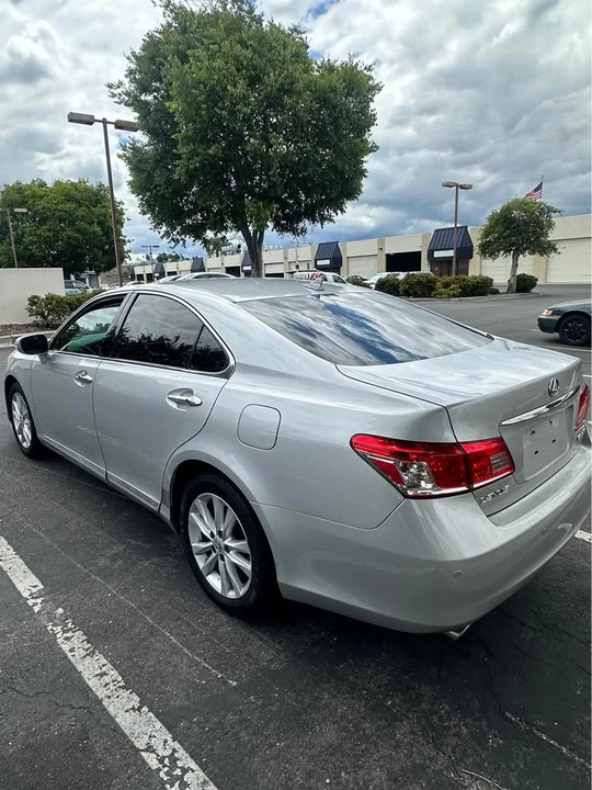 2010 Lexus ES 5th Gen - Image 6 of 11