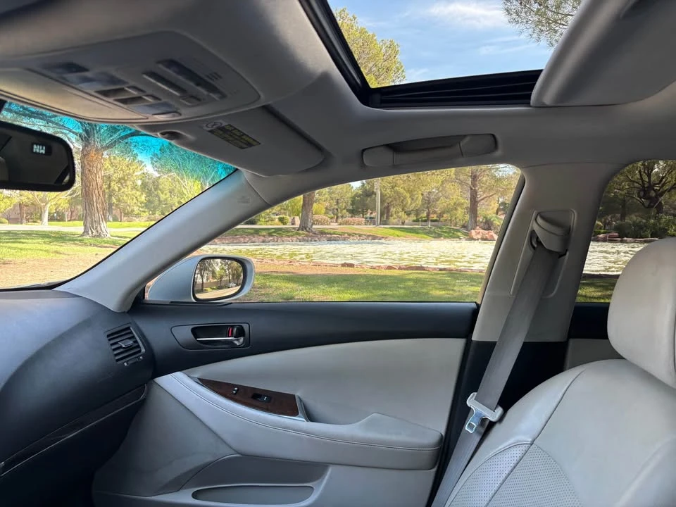 2010 Lexus ES 5th Gen - Image 12 of 19
