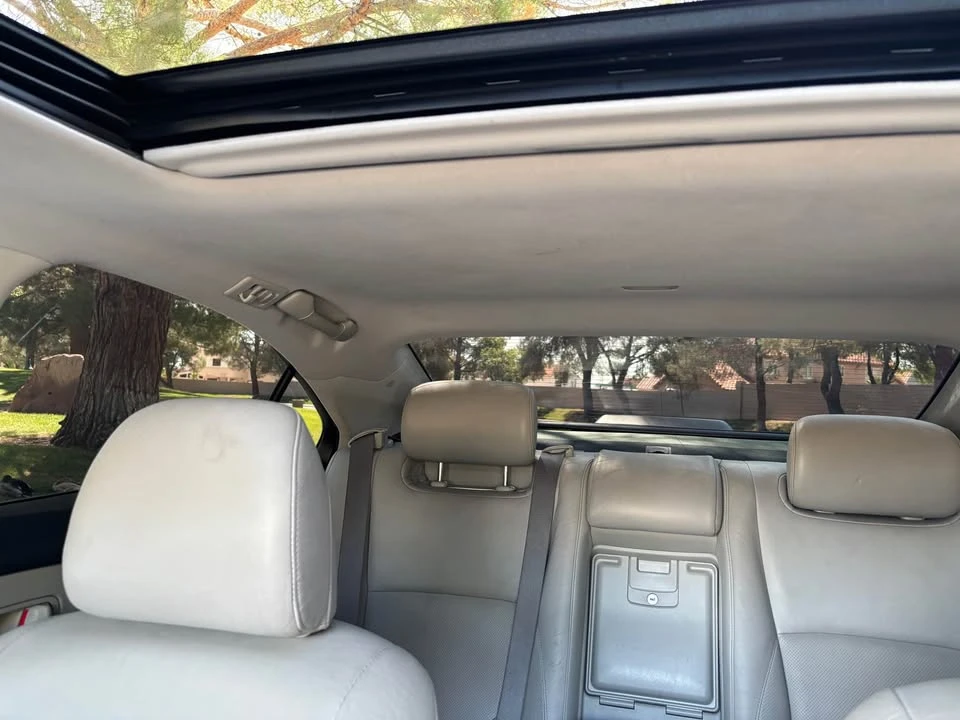 2010 Lexus ES 5th Gen - Image 11 of 19