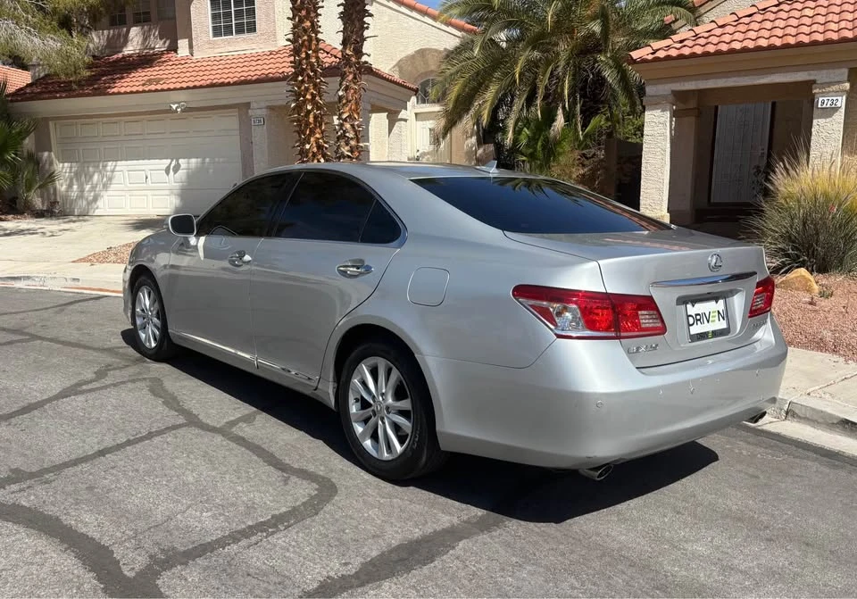 2010 Lexus ES 5th Gen - Image 2 of 19