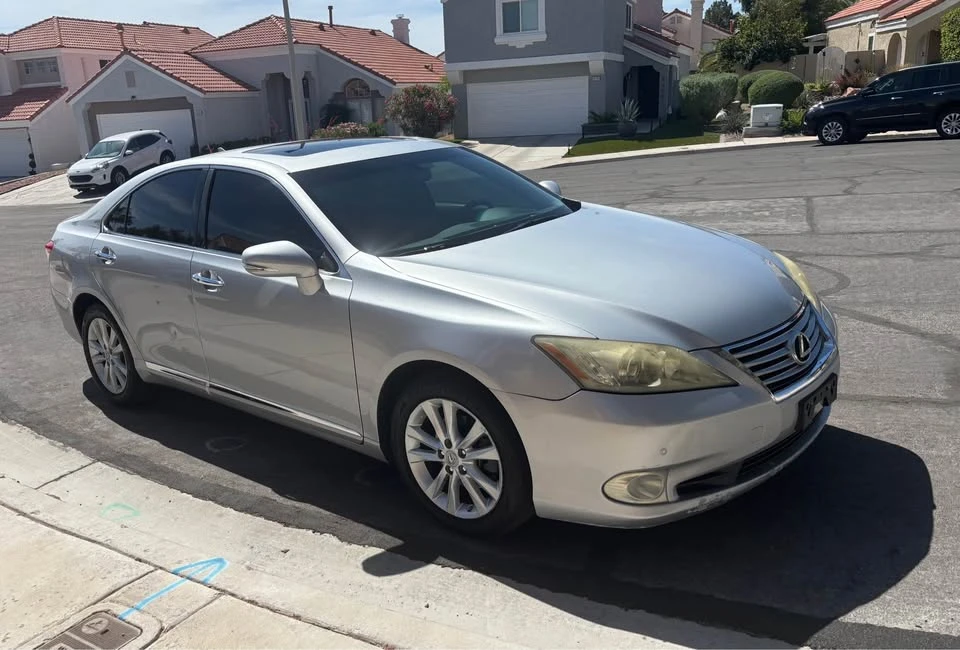 2010 Lexus ES 5th Gen - Image 3 of 19