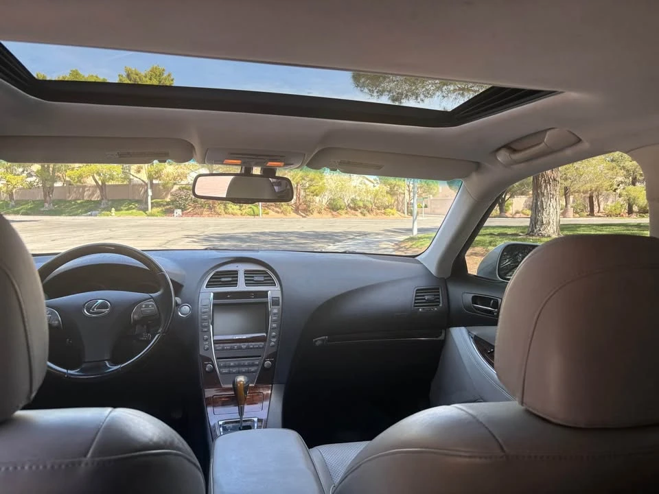 2010 Lexus ES 5th Gen - Image 10 of 19