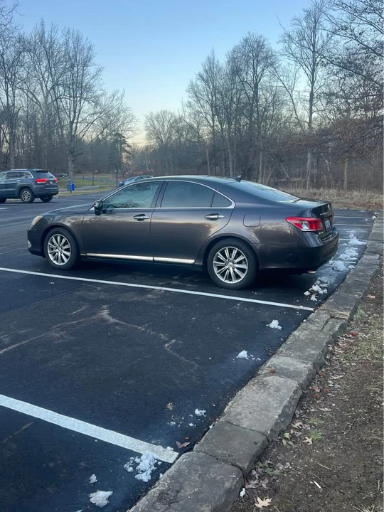 2010 Lexus ES 5th Gen - Image 4 of 20